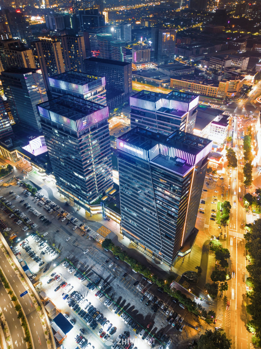 城市夜景：灯火辉煌的都市