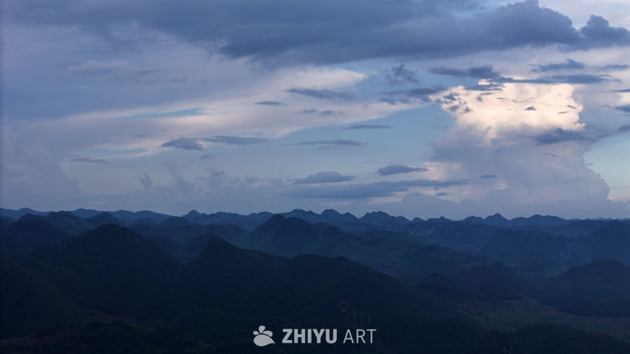 暮色山峦