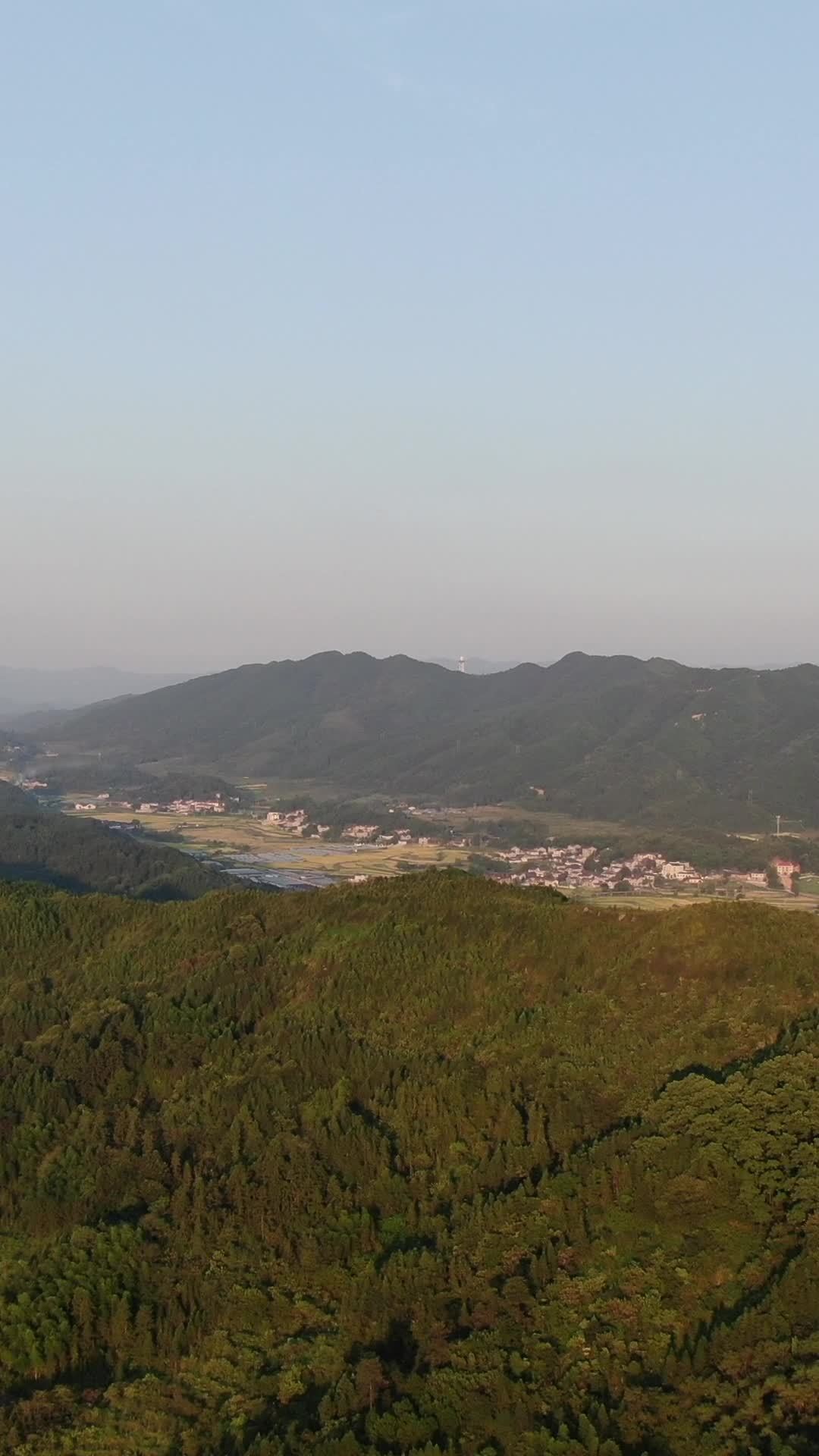 山间村落的日落美景