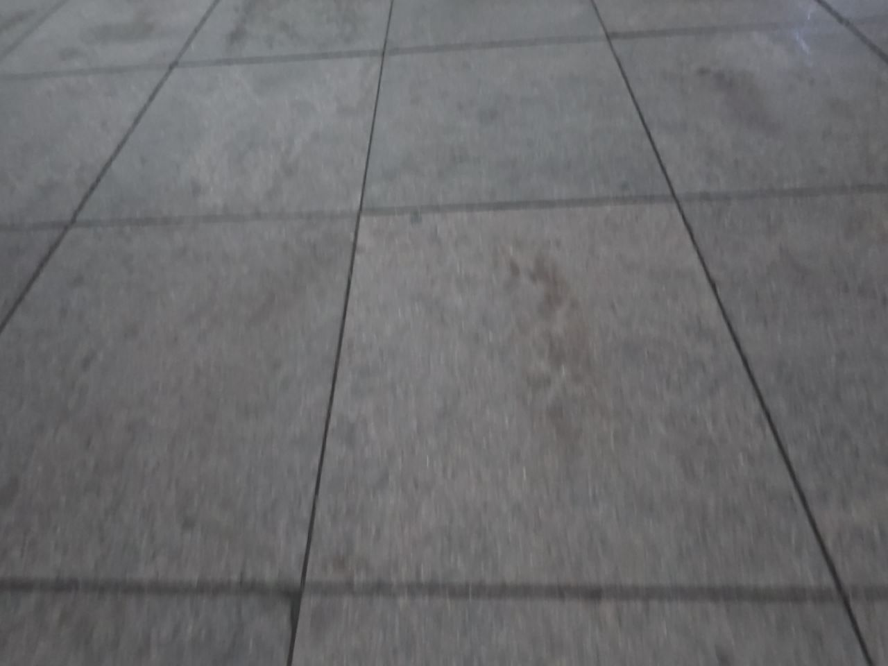 热闹的广场与独特建筑