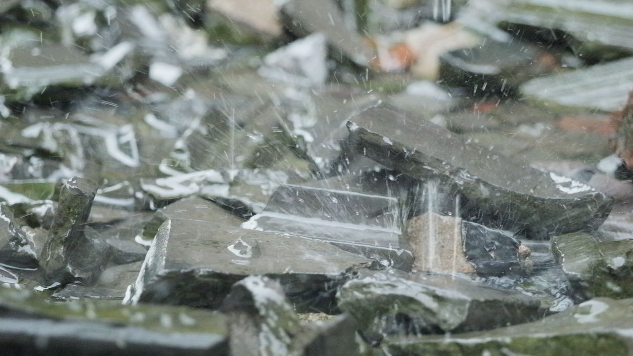 倾盆大雨慢镜头4K实拍