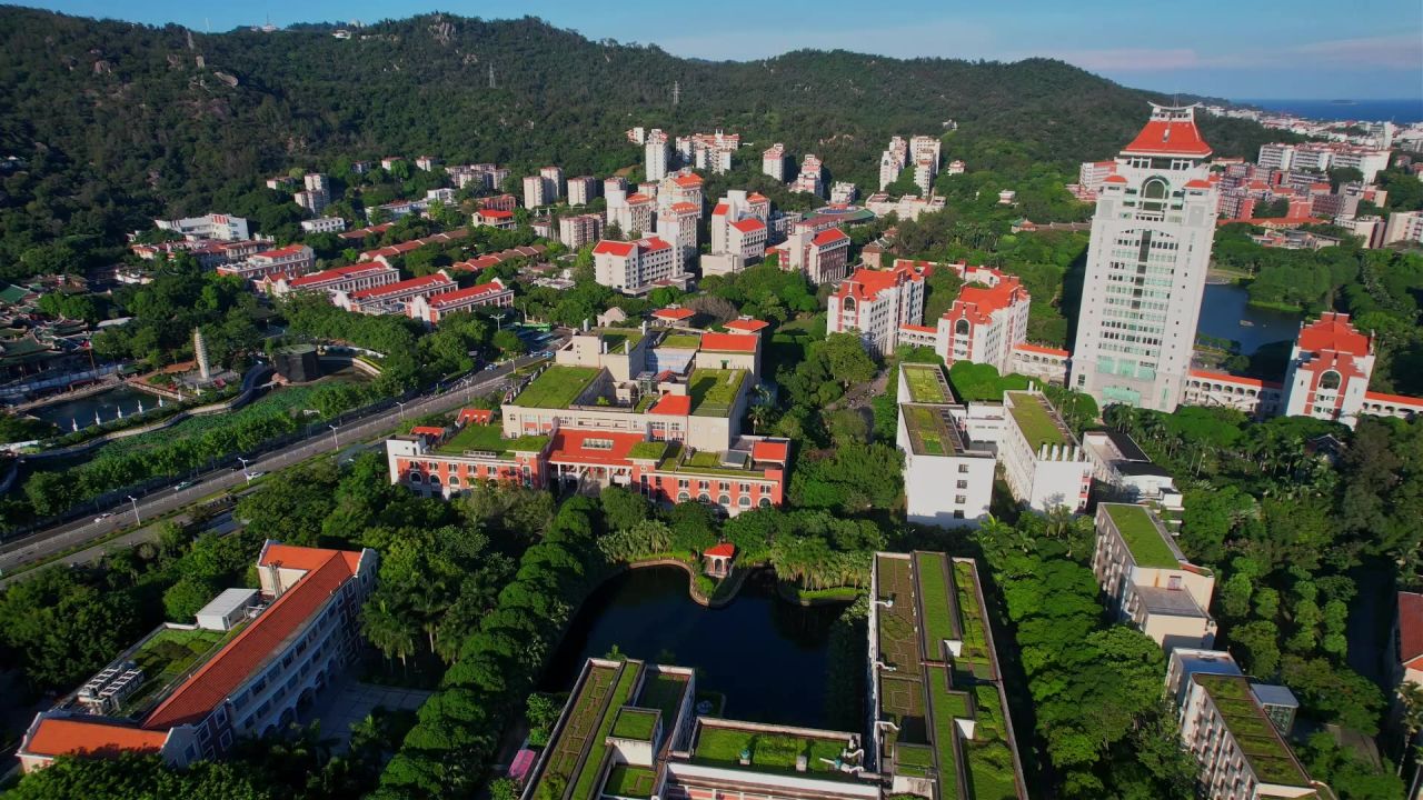 航拍厦门大学建筑风光