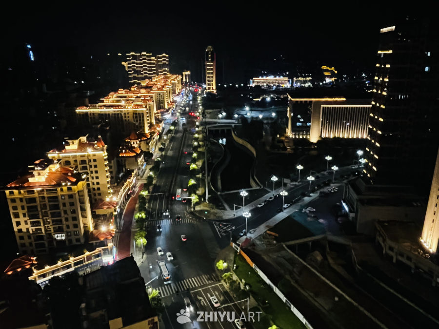 夜幕下的城市灯火