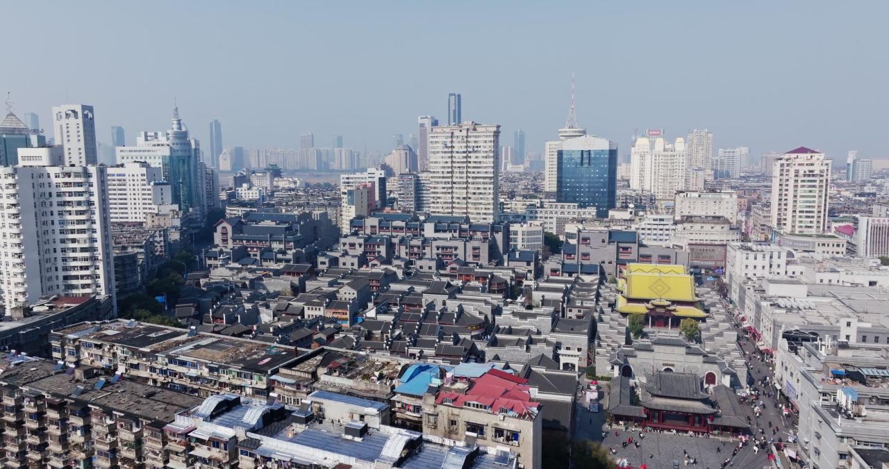 江西南昌万寿宫城市风光航拍 1