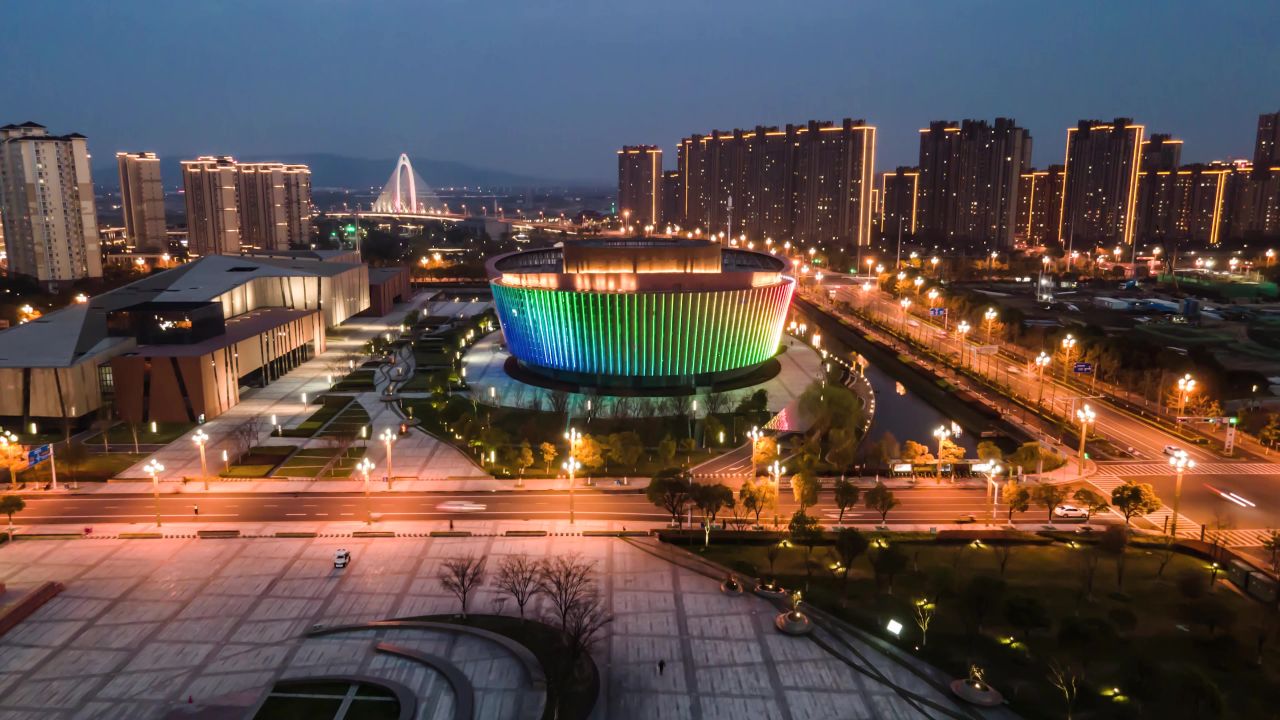 4K航拍南京六合新城市民广场图书馆夜景延时摄影