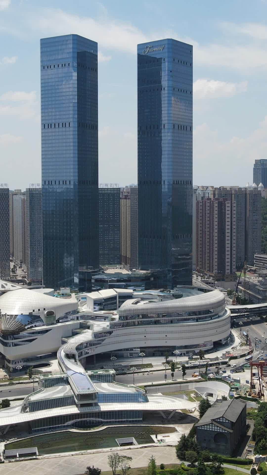 现代都市双子塔全景