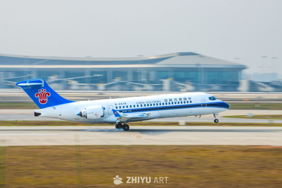 中国南方航空飞机起飞