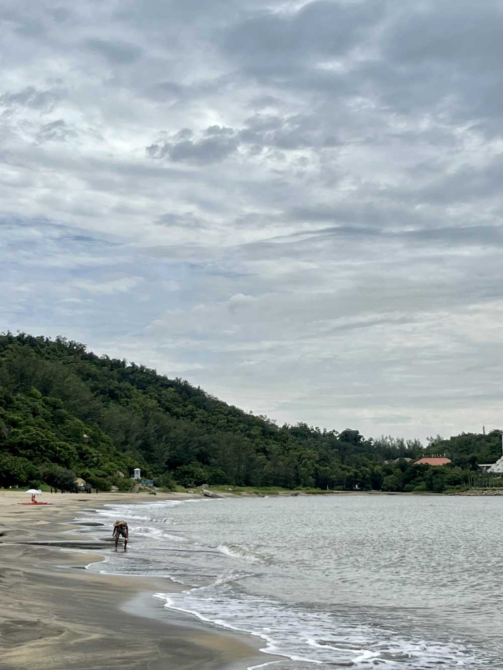 黑沙海滩