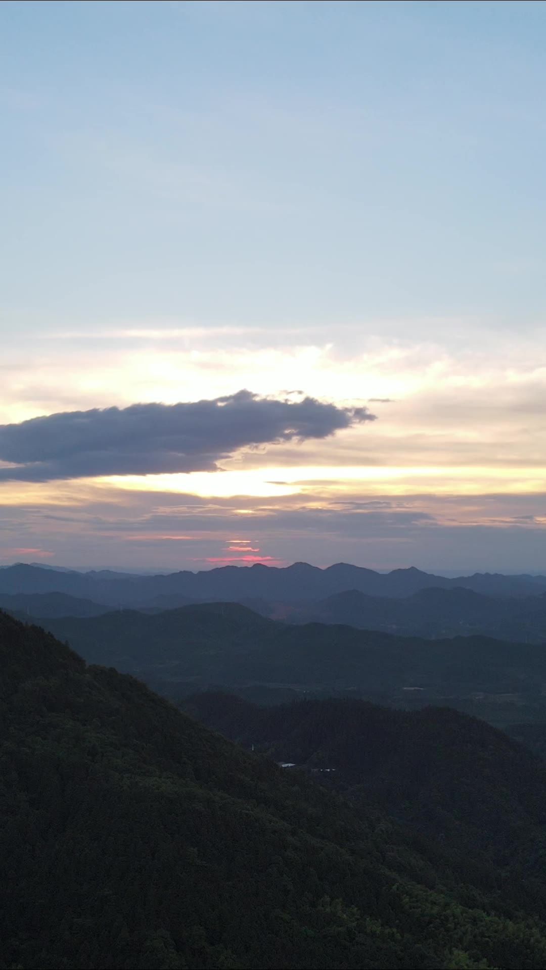 航拍大自然高山日落晚霞夕阳竖屏