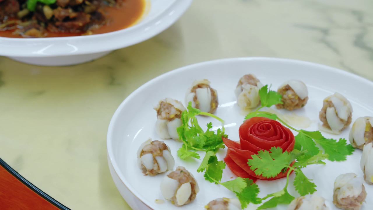 精致海鲜摆盘与品尝
