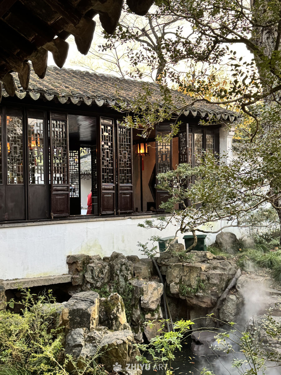 在苏州 拙政园 七里山塘 苏州之门