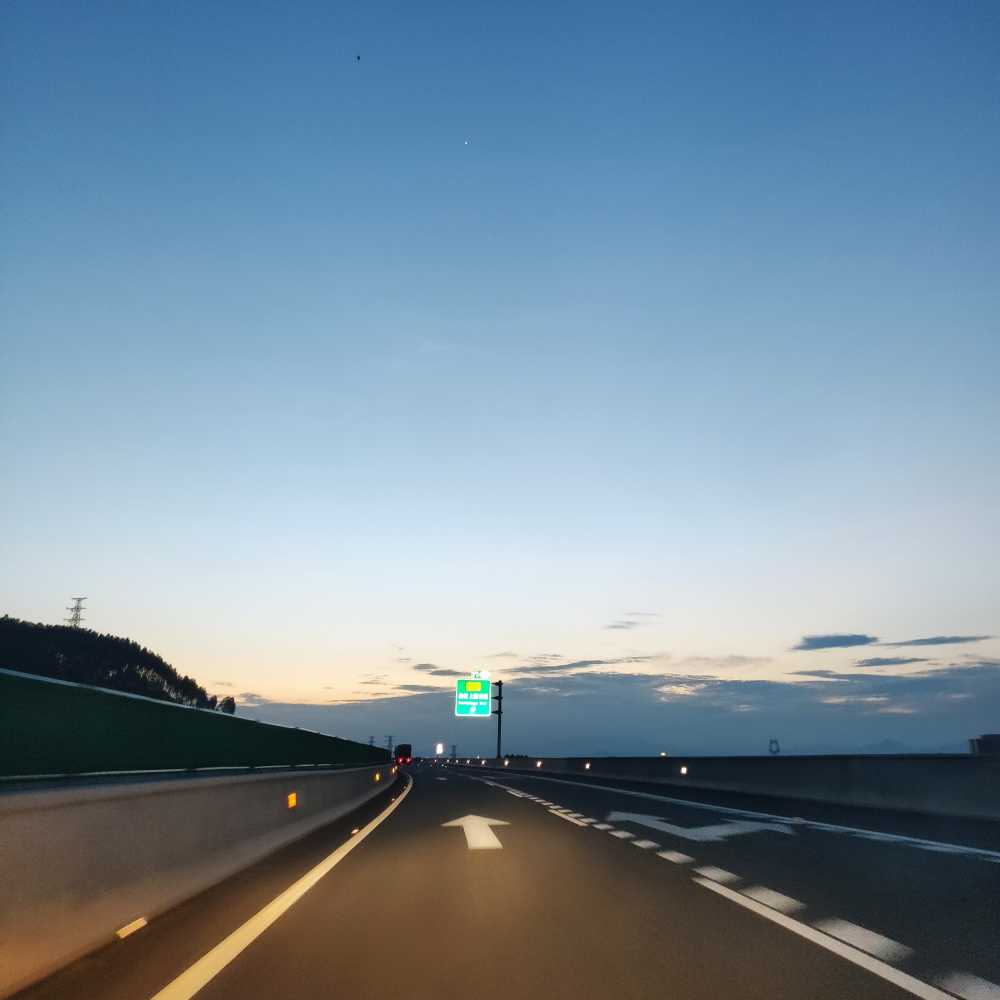 高速公路上的黄昏