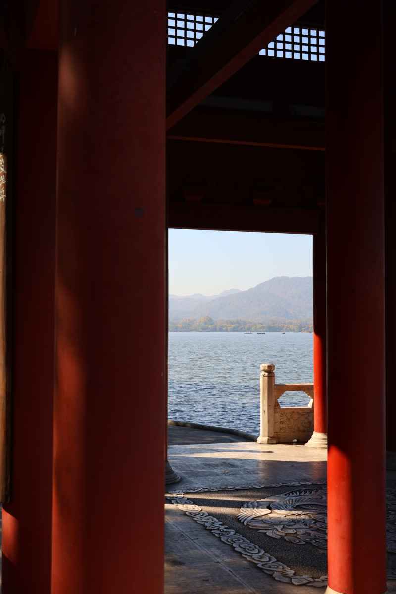 湖畔画楼