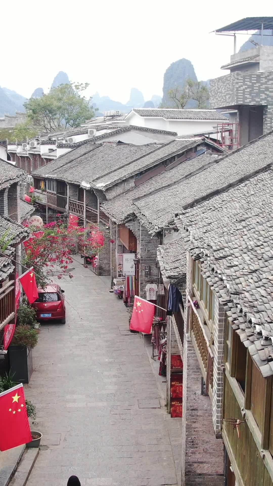 古街漫步，宁静时光