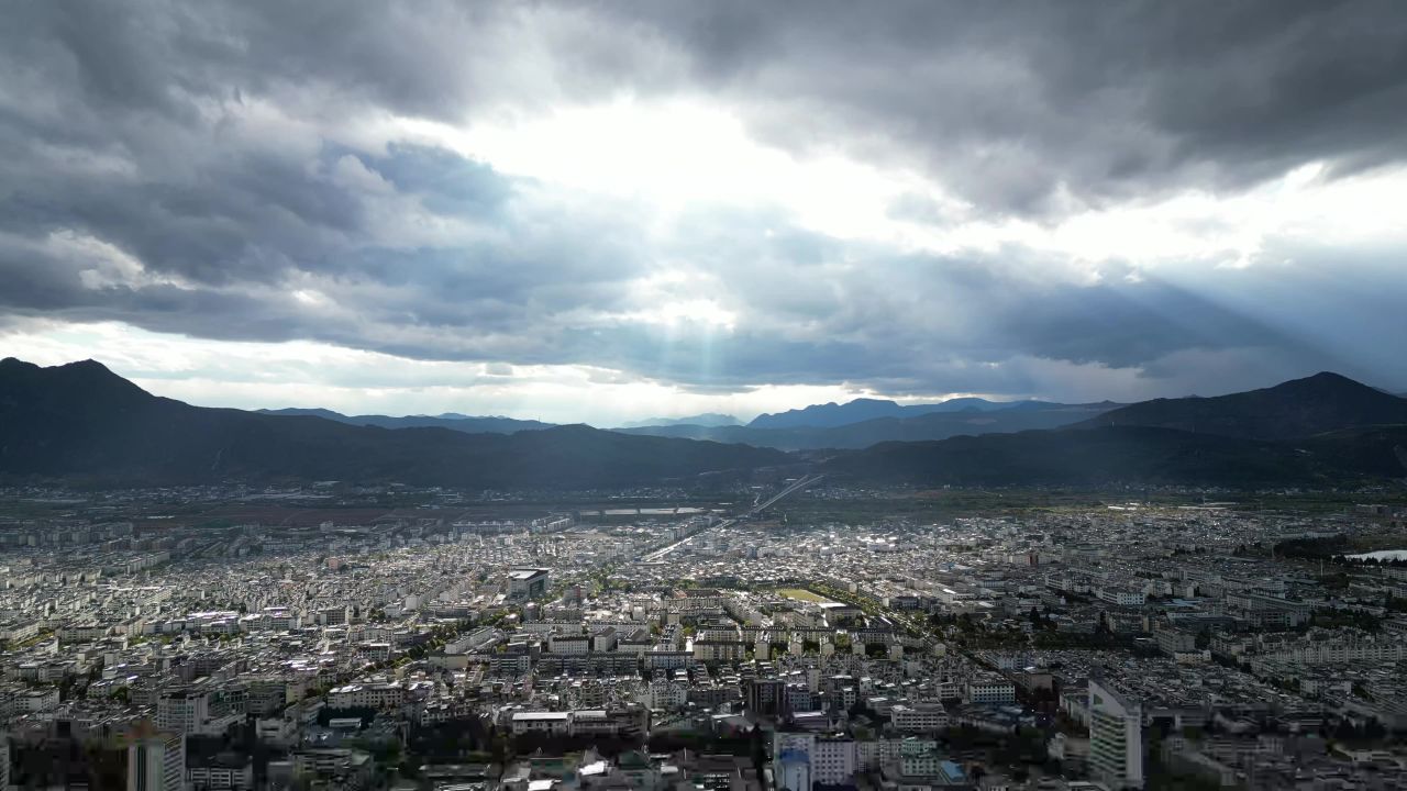 航拍云南丽江城市大景