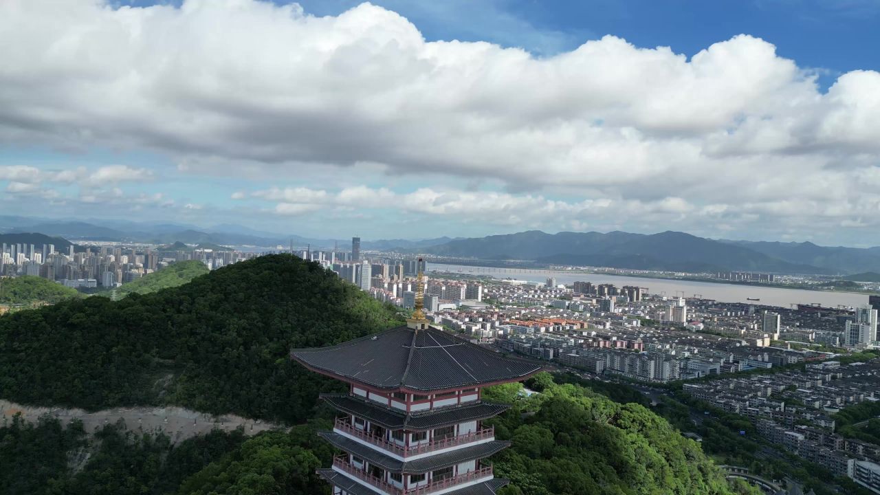  航拍台州白云飞瀑公园白云阁