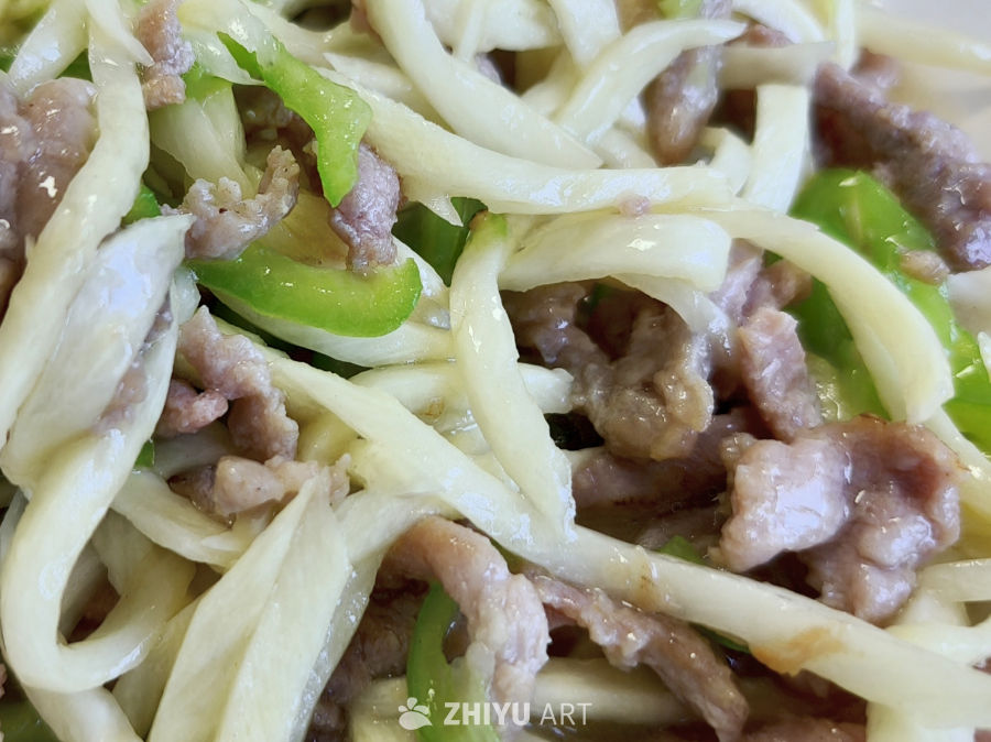 美味的茭白肉丝炒青椒