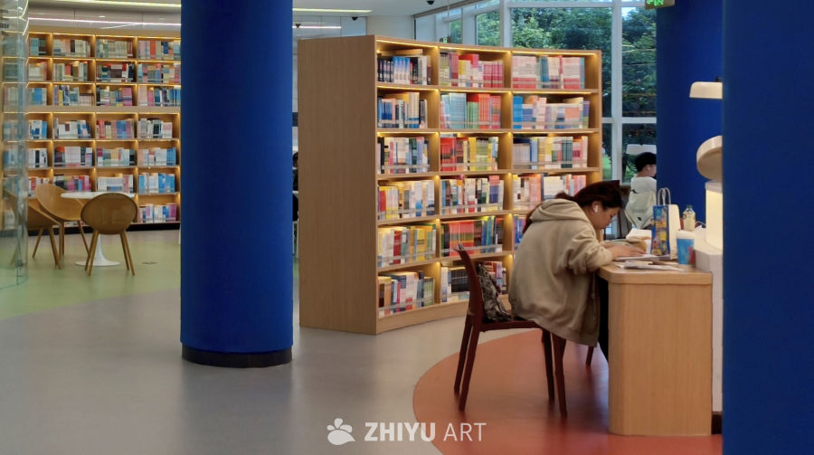 图书馆一角：静谧的阅读时光