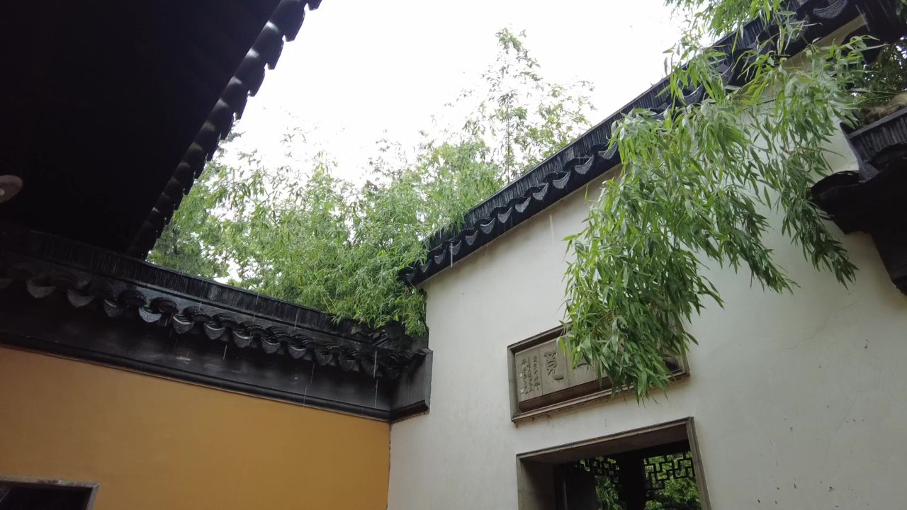  寺庙下雨素材苏州北寺塔实拍