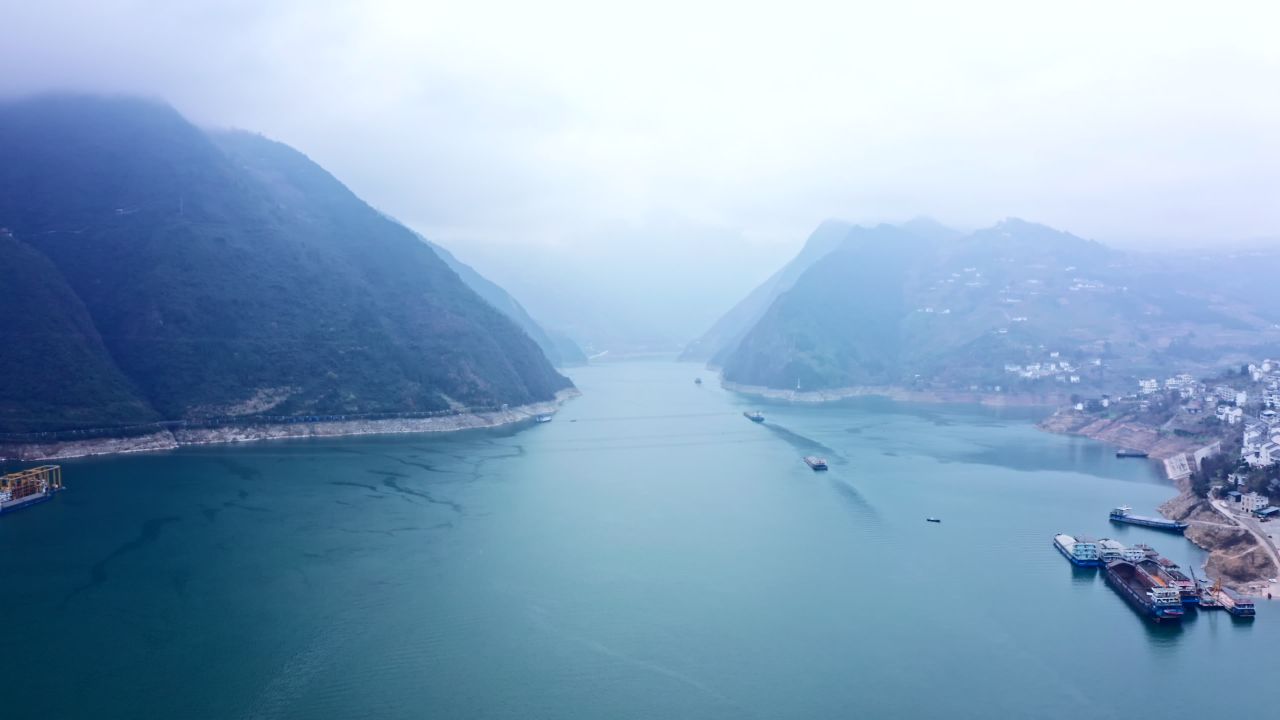 湖北恩施巴东县长江大桥巴东巫峡三峡航拍视频