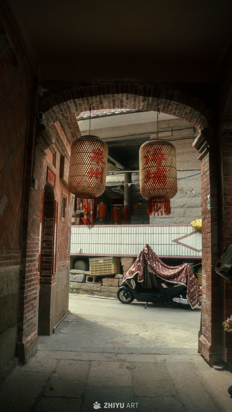 红砖拱门下的旧时光