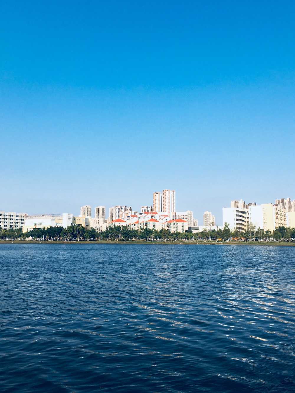 碧水蓝天
