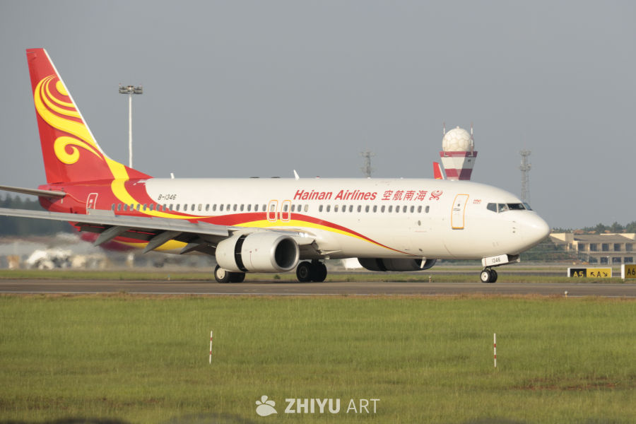 海南航空飞机准备起飞