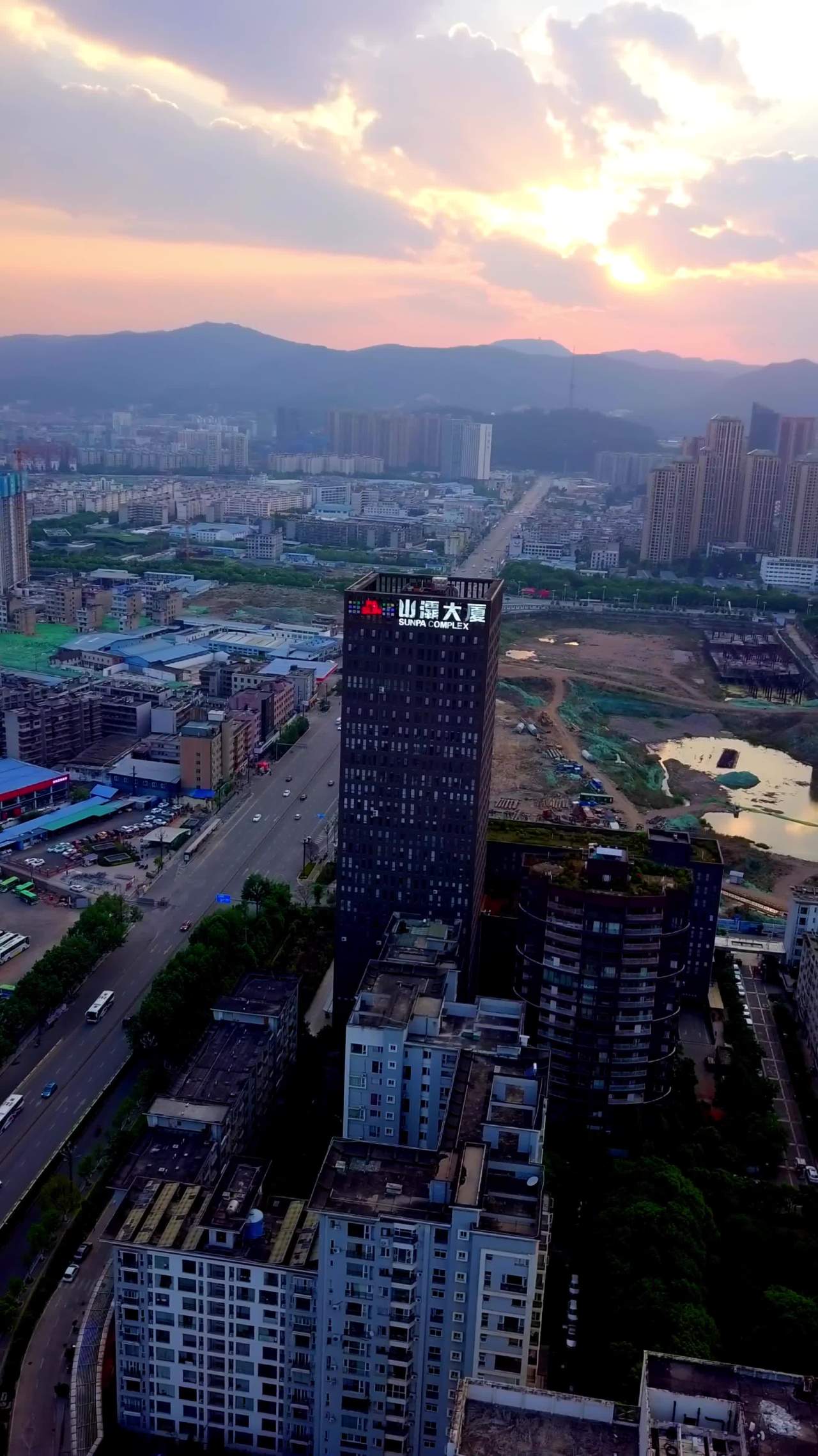 昆明山灞大厦航拍竖屏-3
