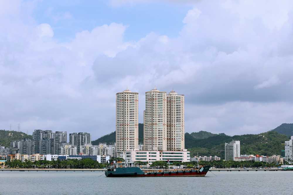 大厦与船