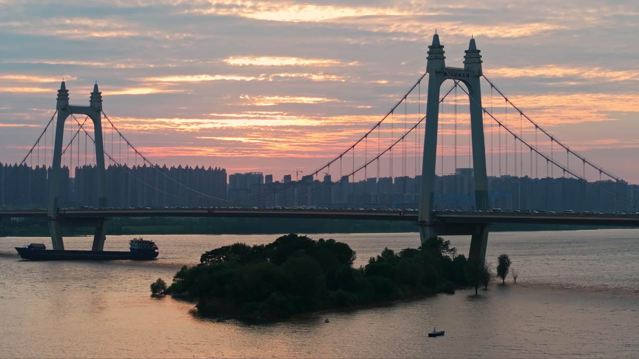 湖南长沙三汊矶大桥日落晚霞大气航拍