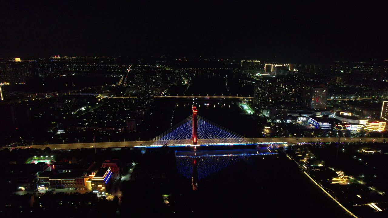 江苏宿迁城市夜景灯光交通车辆行驶航拍 