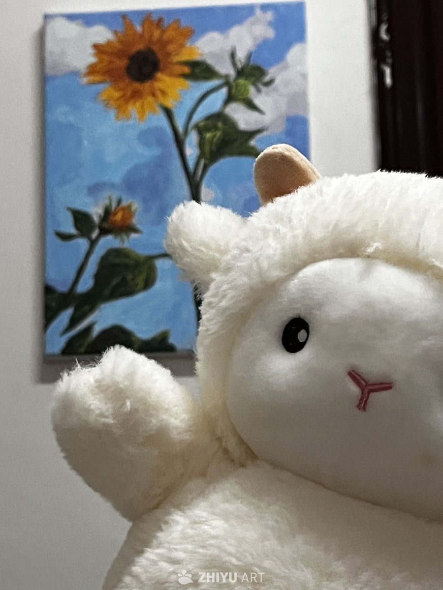 毛绒玩具与向日葵的温馨角落