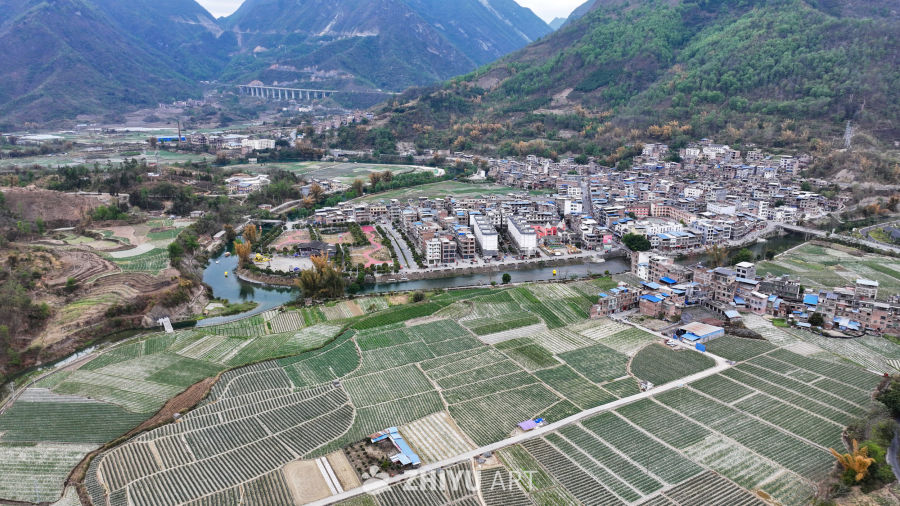 4k航拍美丽乡村田园 1