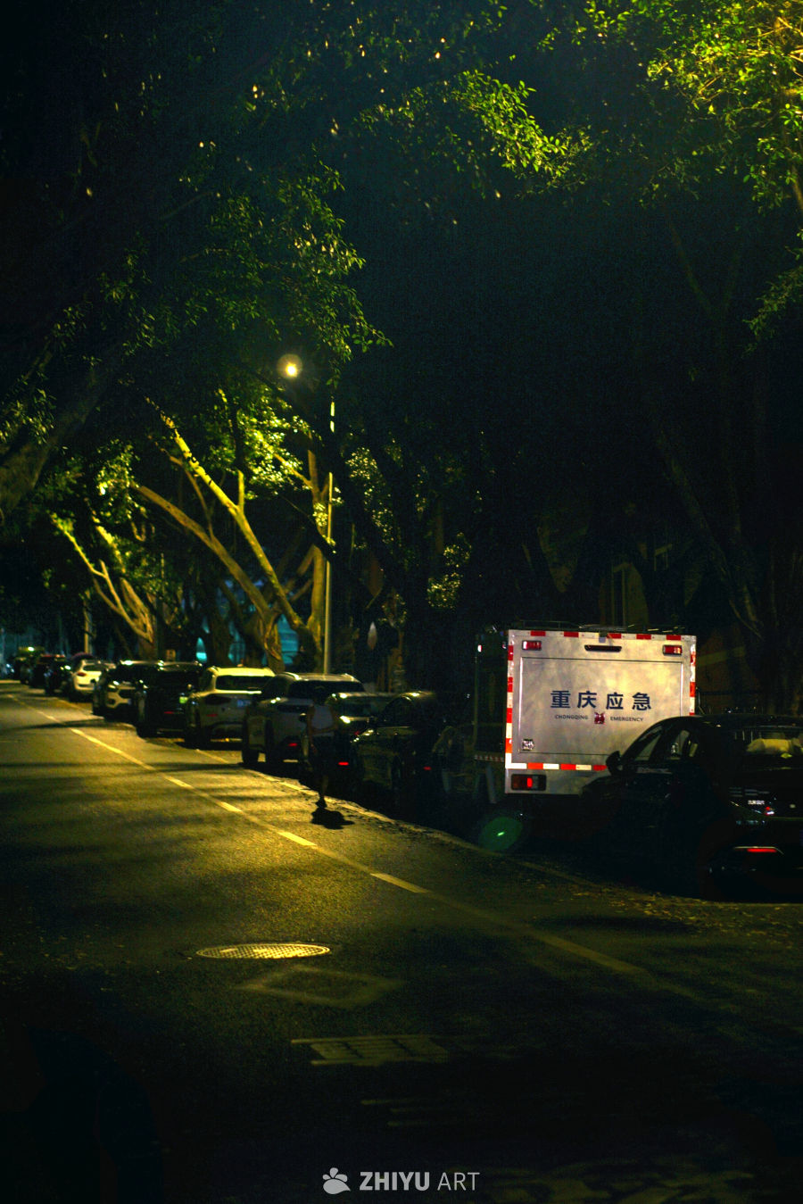 夜街应急车停靠