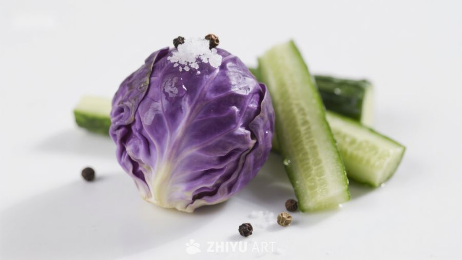 紫甘蓝与黄瓜切片静物