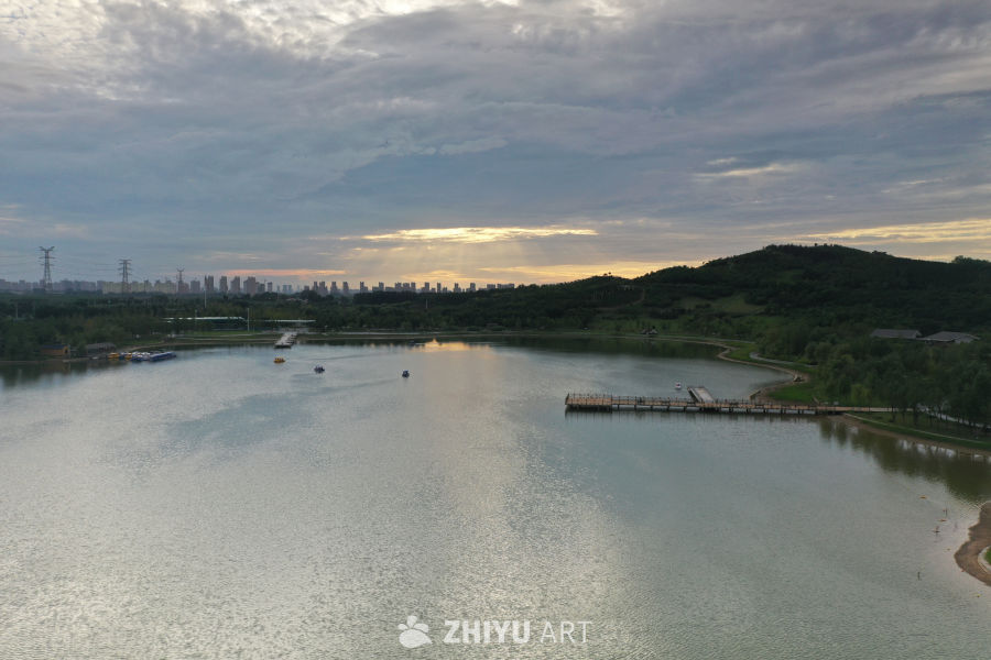 湖畔夕阳
