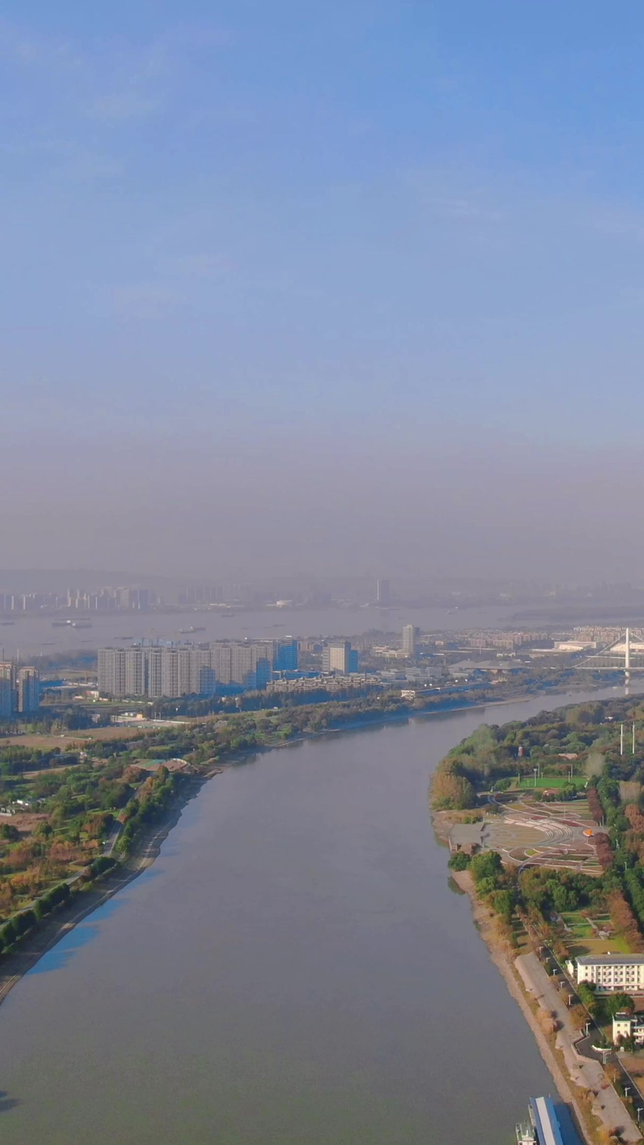 城市航拍江苏南京夹江风光竖屏