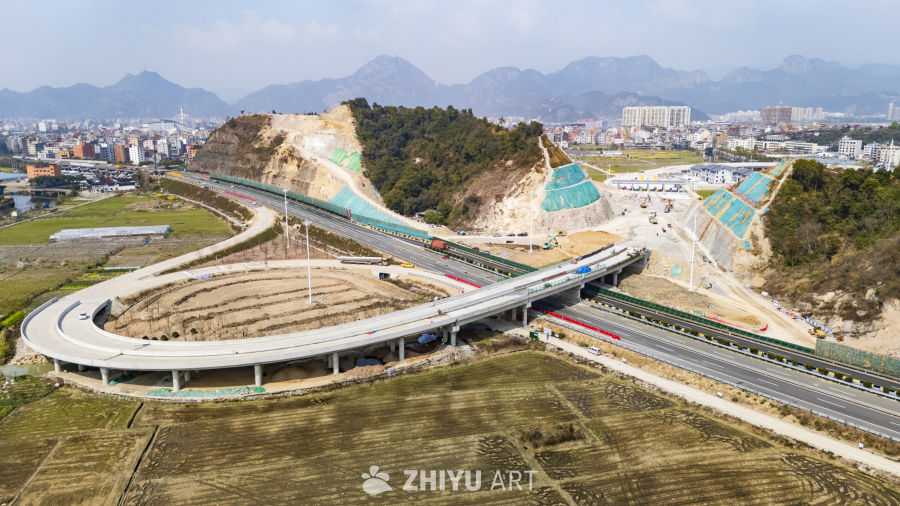 城市边缘的高速公路建设