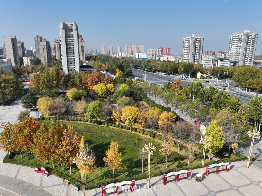 城市秋日景色