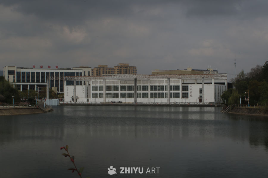 湖畔大学建筑