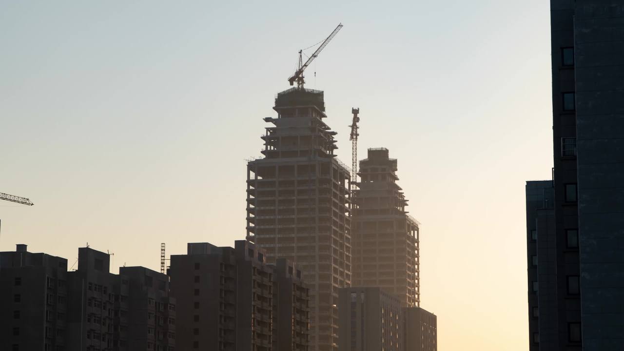 日落时的城市建设