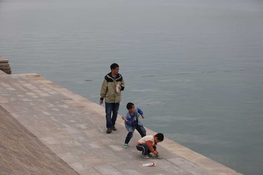 三个小孩