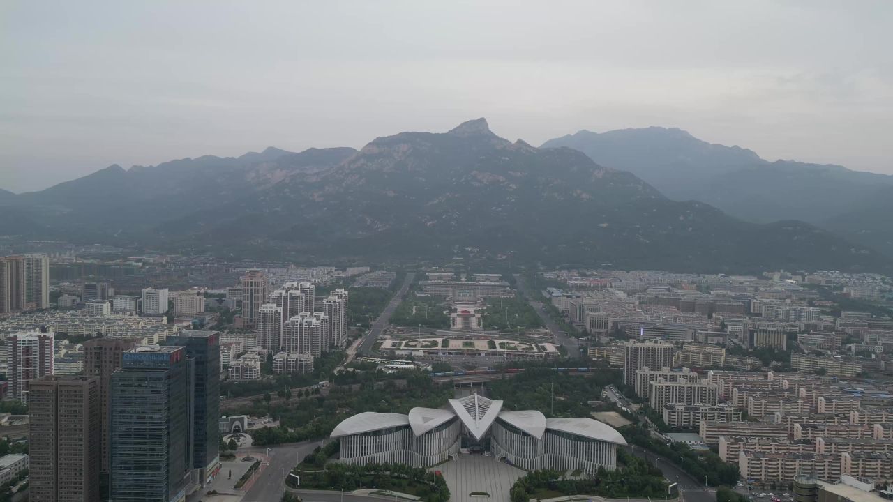 航拍山东泰安城市风光