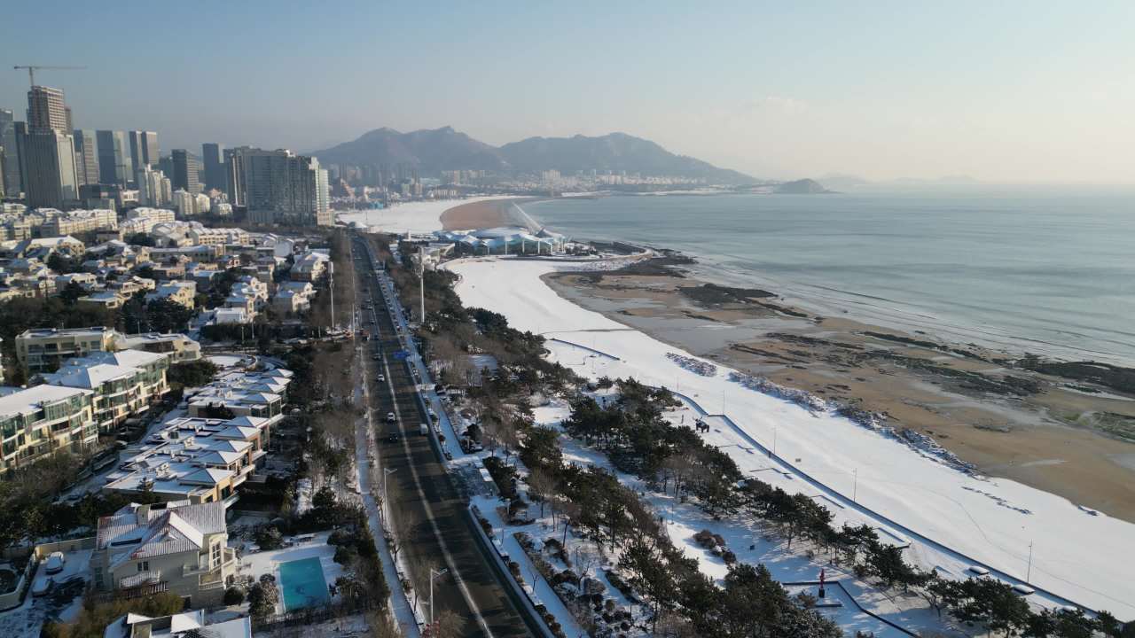 青岛石老人浴场海边雪景航拍 30