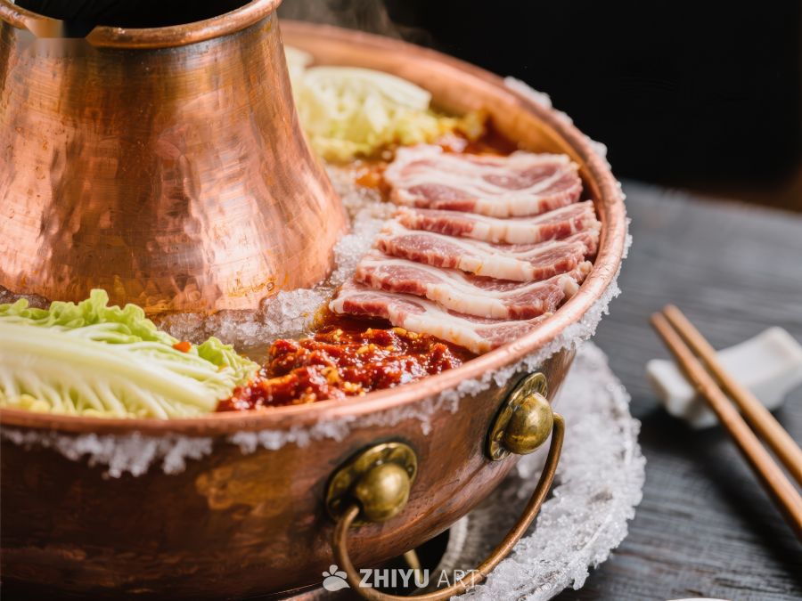 铜锅火锅配涮肉与蔬菜 722