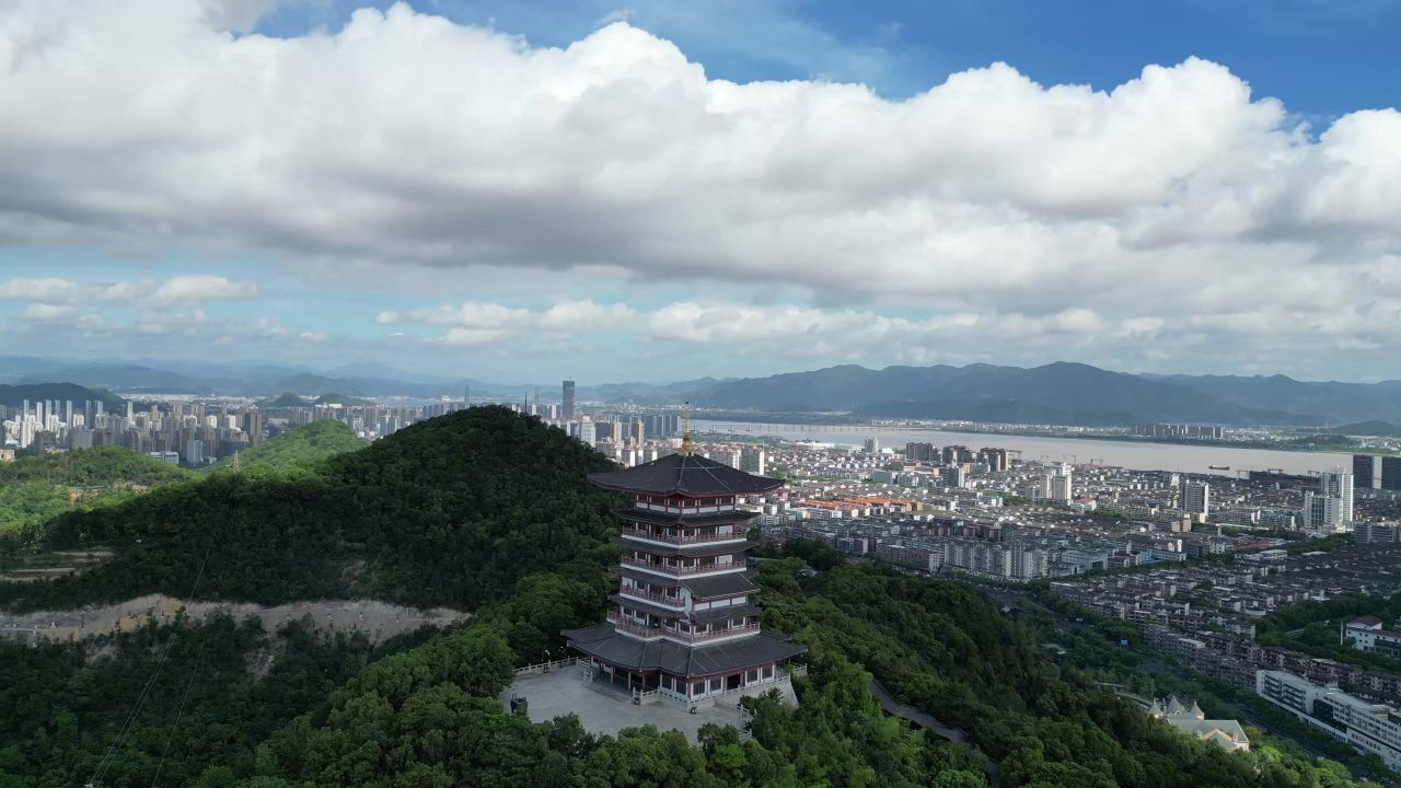  航拍台州白云飞瀑公园白云阁