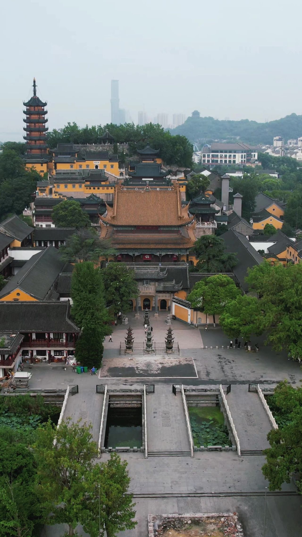 镇江金山寺竖屏航拍 
