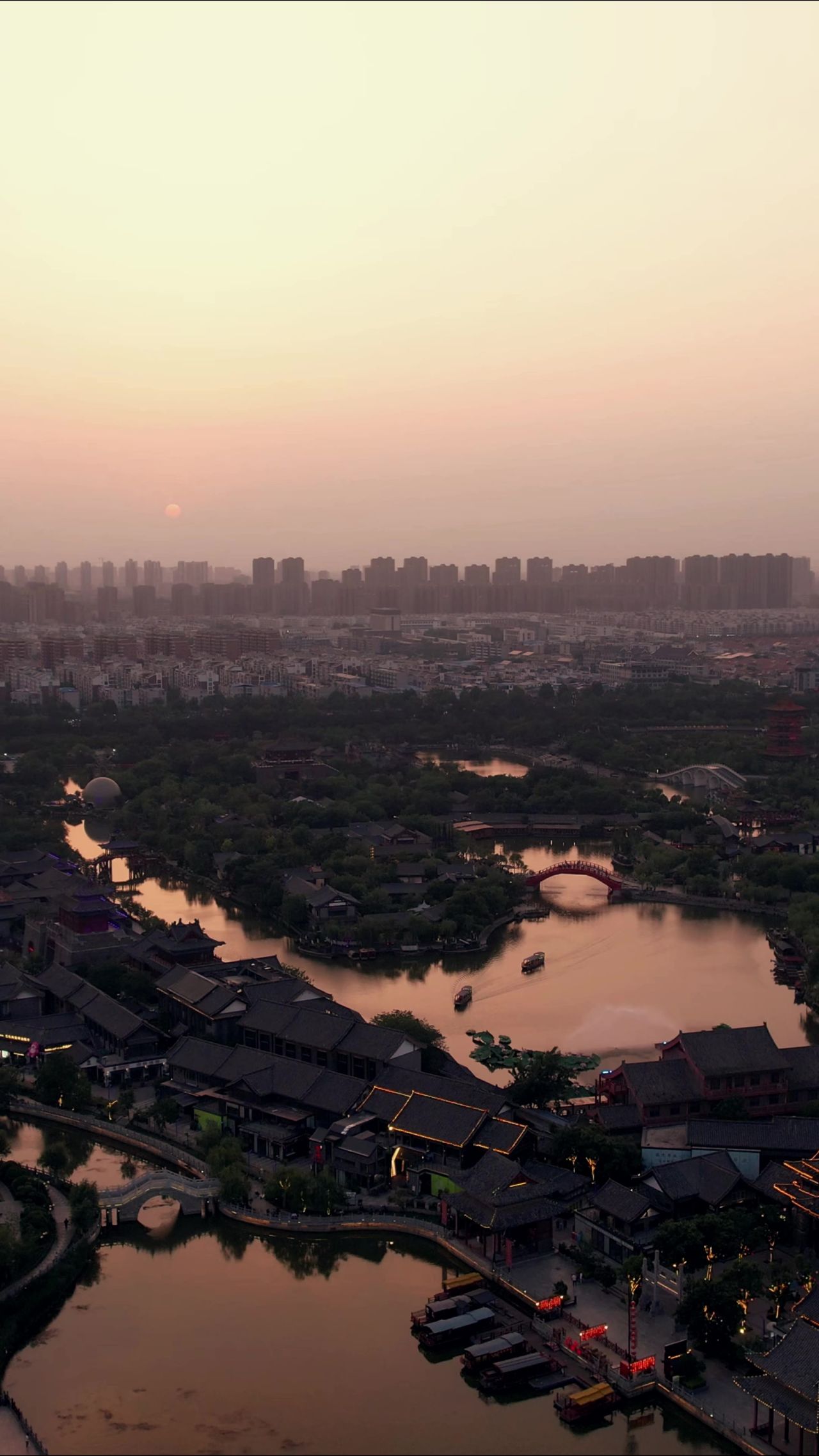 河南开封晚霞夕阳竖屏航拍  