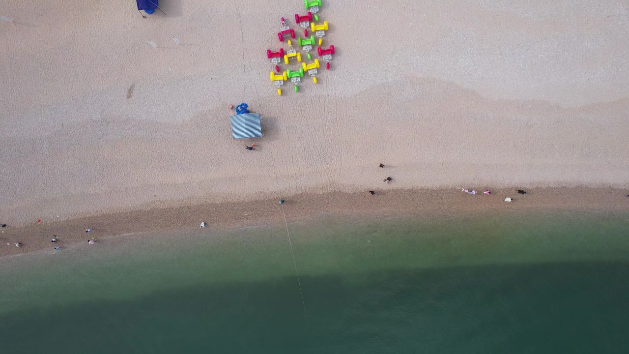 大海海洋沙滩礁石海岛自然风光航拍 