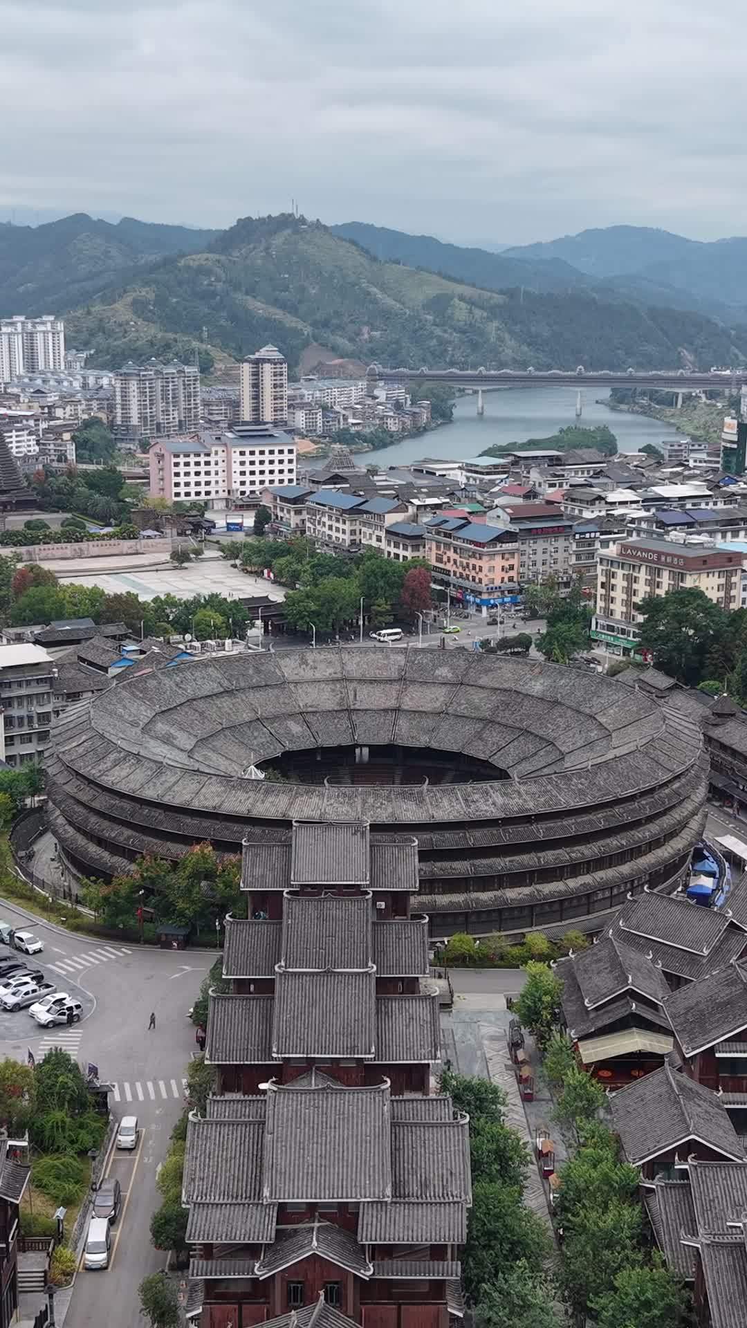 圆楼与城市的和谐共存